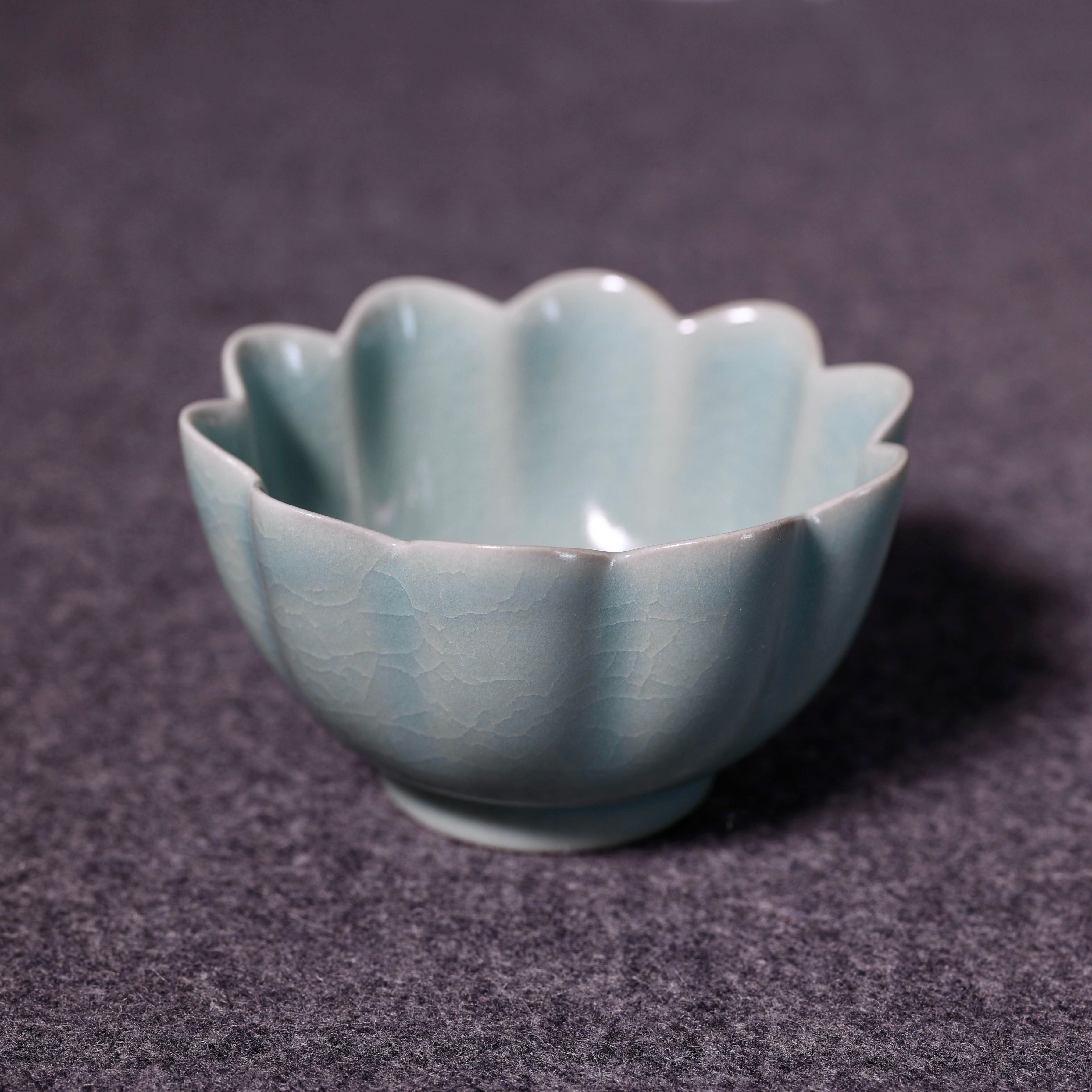 Ru Kiln Lotus Shaped Tea Cup 汝窯蓮瓣茶盞